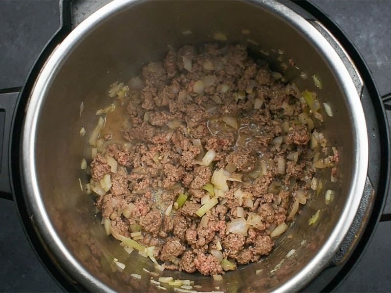 browned ground beef with onion and garlic in an instant pot